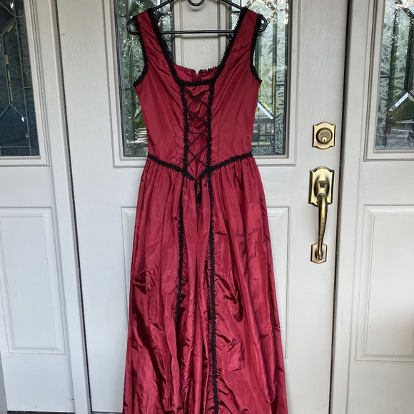 🩸SUBTERRANEA MEDIEVAL BURGUNDY GOTH DRESS TAFFETA WITH BLACK LACING AND TRIM🩸 - Picture 6 of 11